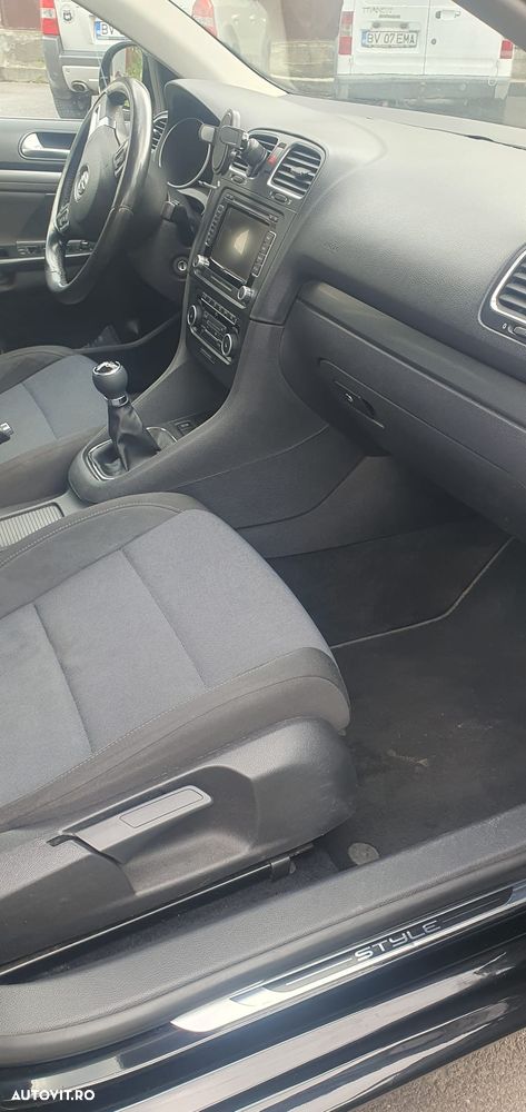 Volkswagen Golf 1.6 TDI DPF Highline - 9