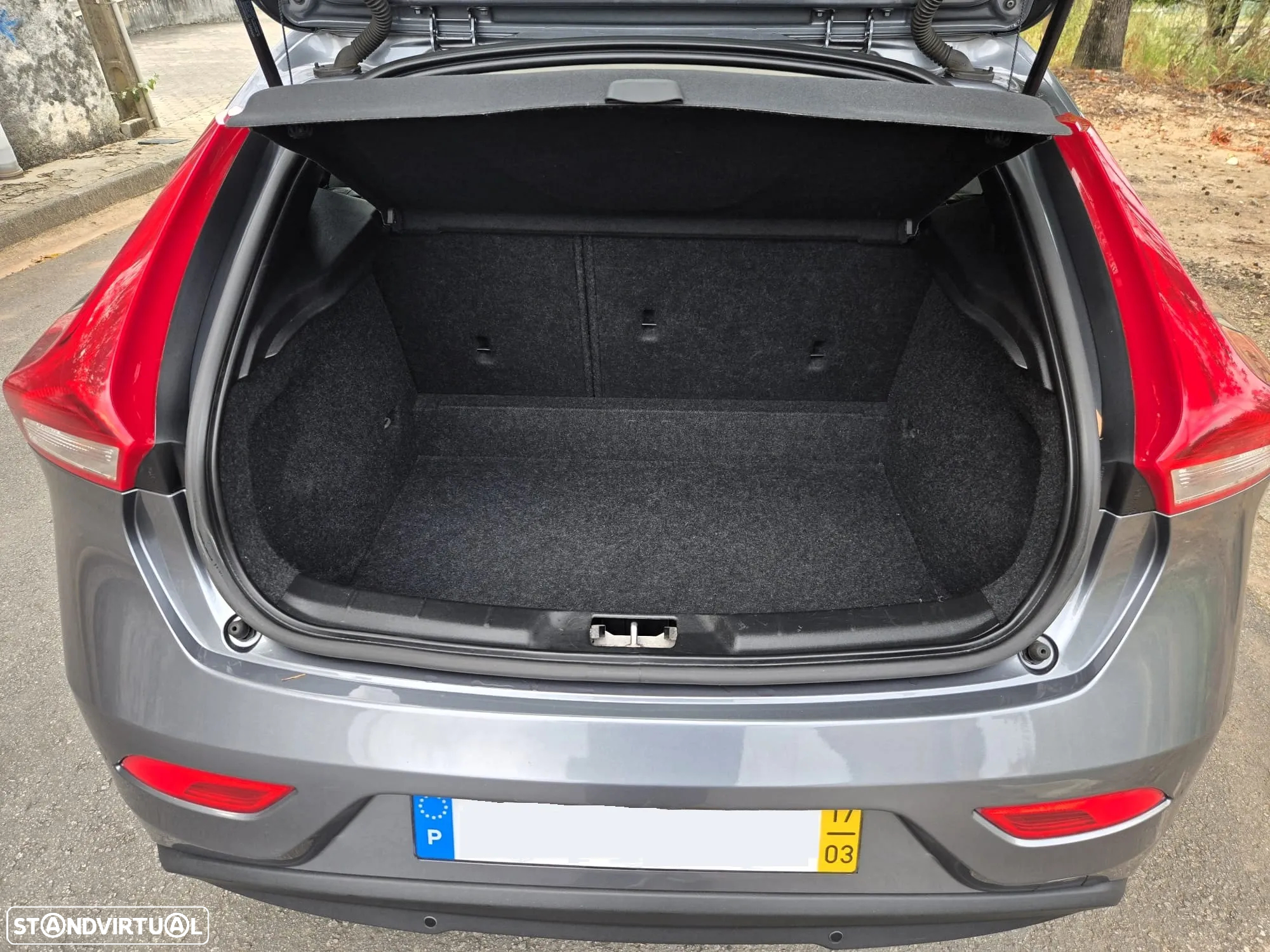 Volvo V40 2.0 D2 R-Design - 12