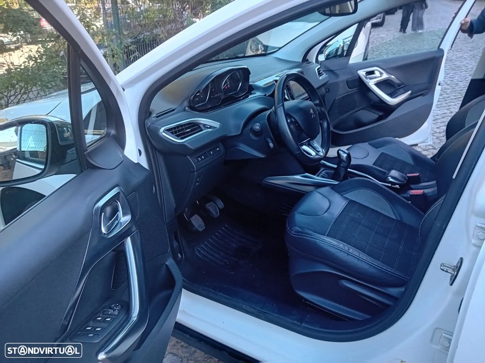 Peugeot 2008 1.2 PureTech Allure - 19