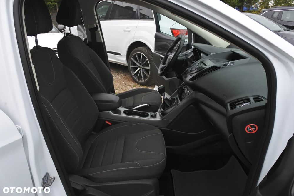 Ford Kuga 2.0 TDCi 2x4 Titanium - 6