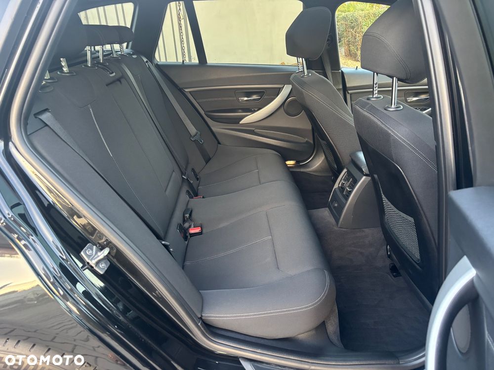 BMW Seria 3 318d DPF Touring Edition Sport - 14