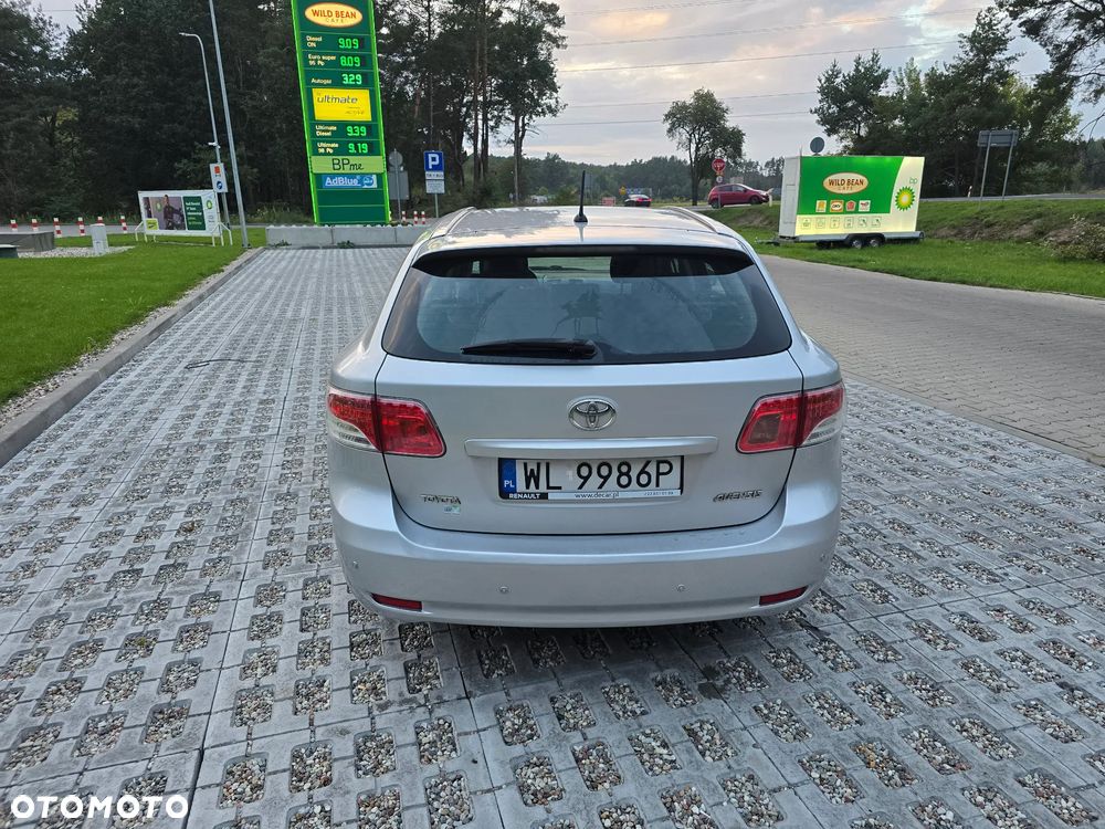 Toyota Avensis - 8