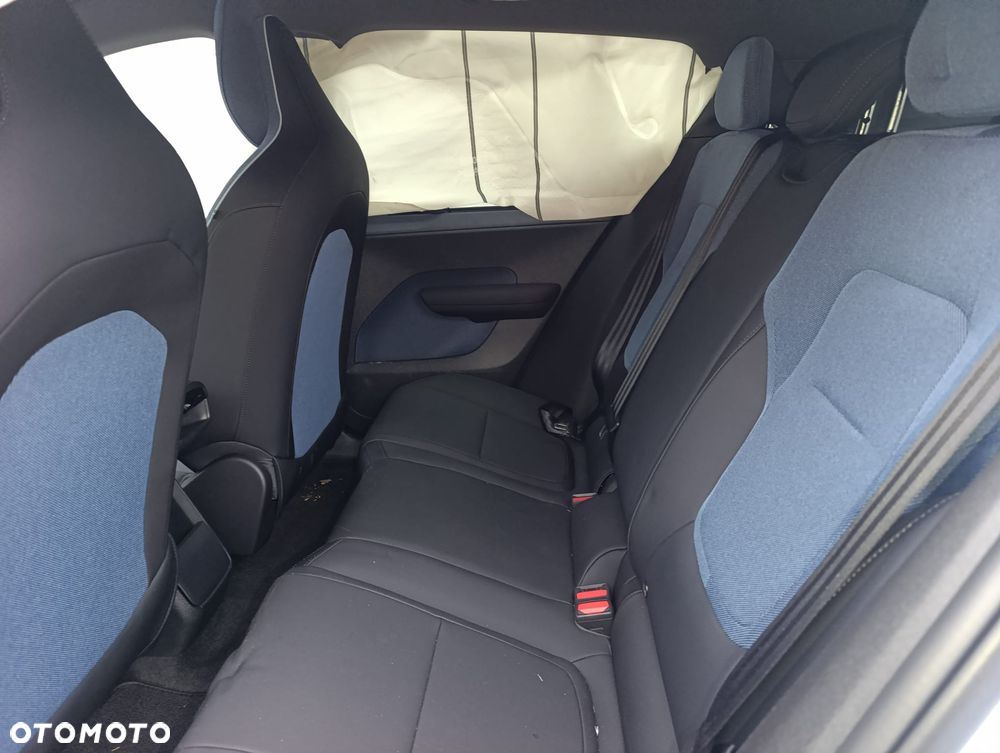 Volvo EX30 Single Motor Extended Range RWD Plus - 10