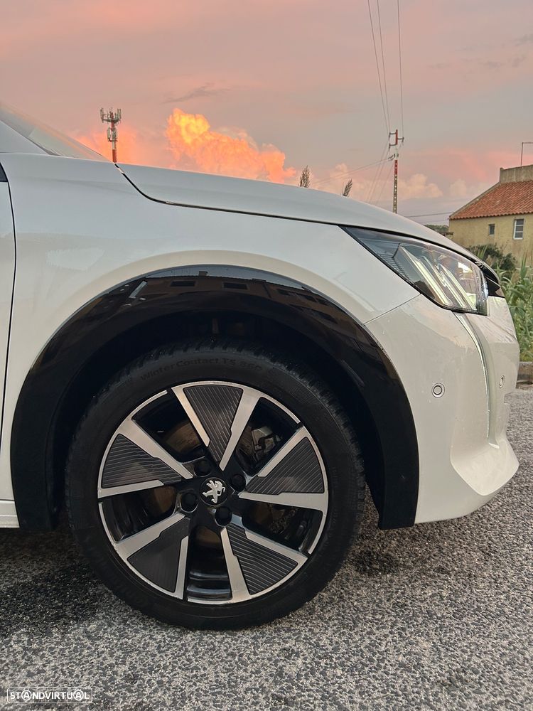 Peugeot e-208 GT - 12
