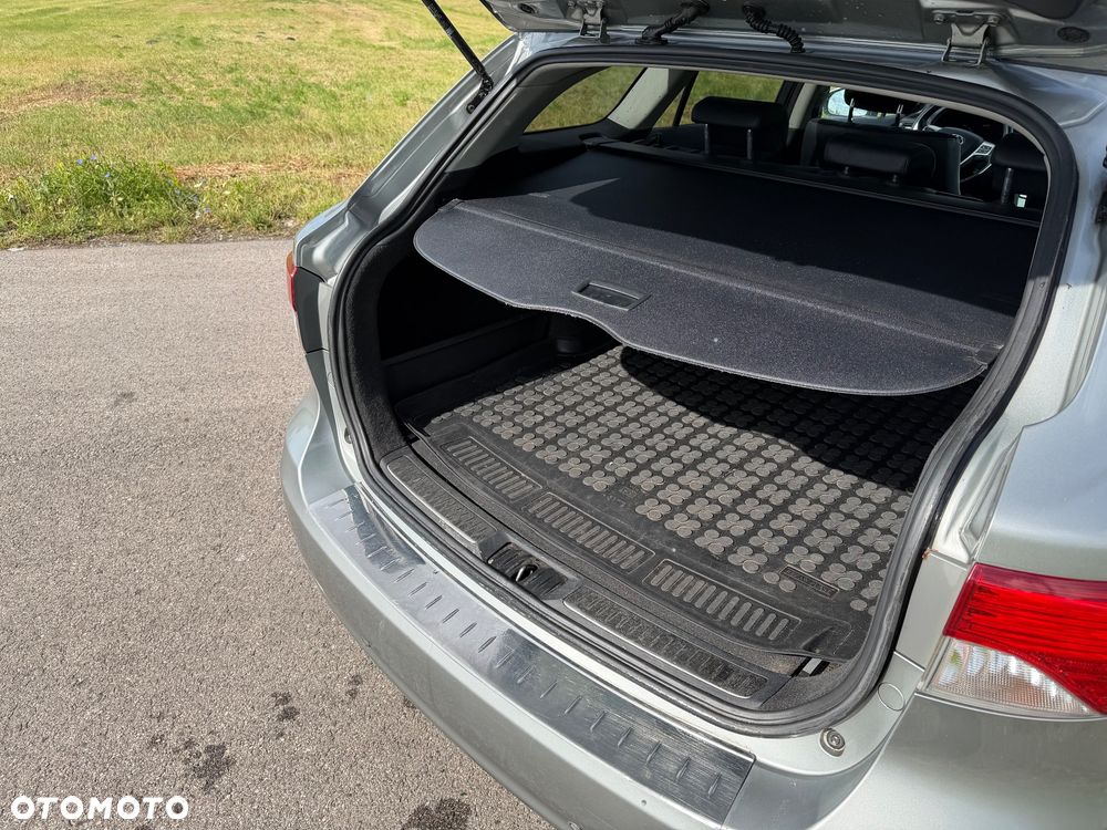 Toyota Avensis 2.0 D-4D Edition (2014) - 38