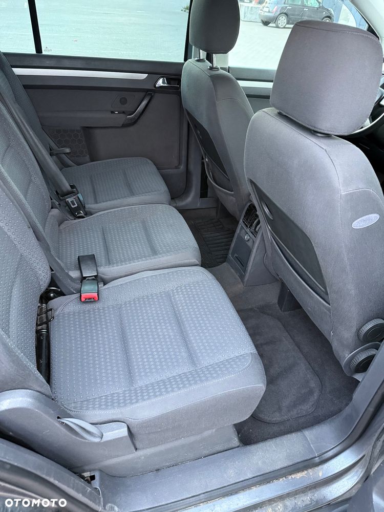 Volkswagen Touran 1.9 TDI Basis DSG - 10