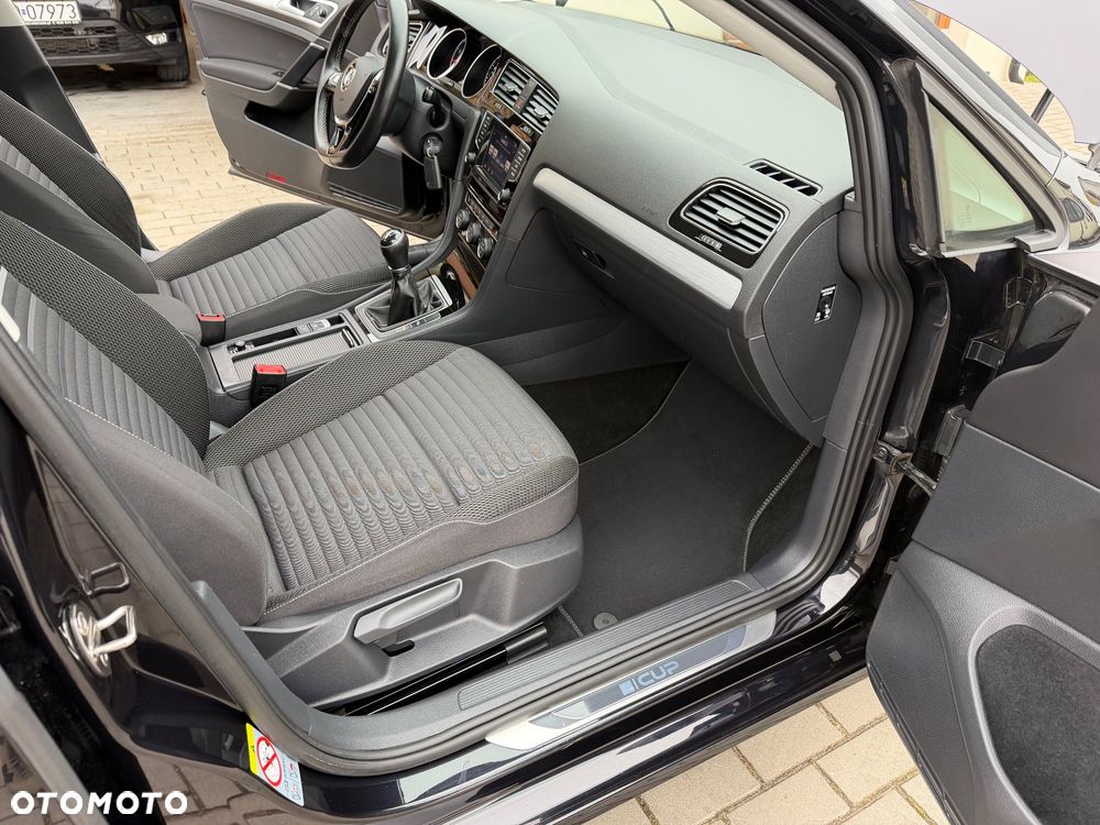 Volkswagen Golf - 21