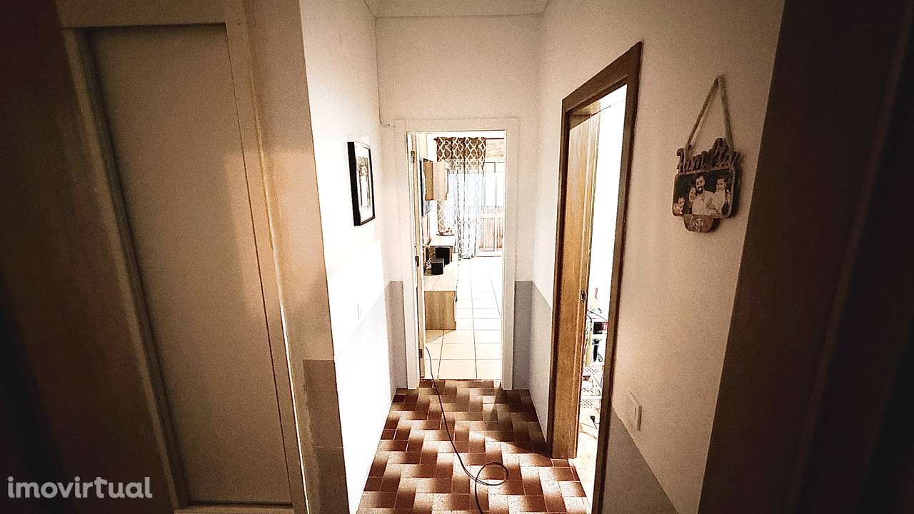 Apartamento T2 espaçoso com 2 varandas, próximo de tudo! - Grande imagem: 5/14