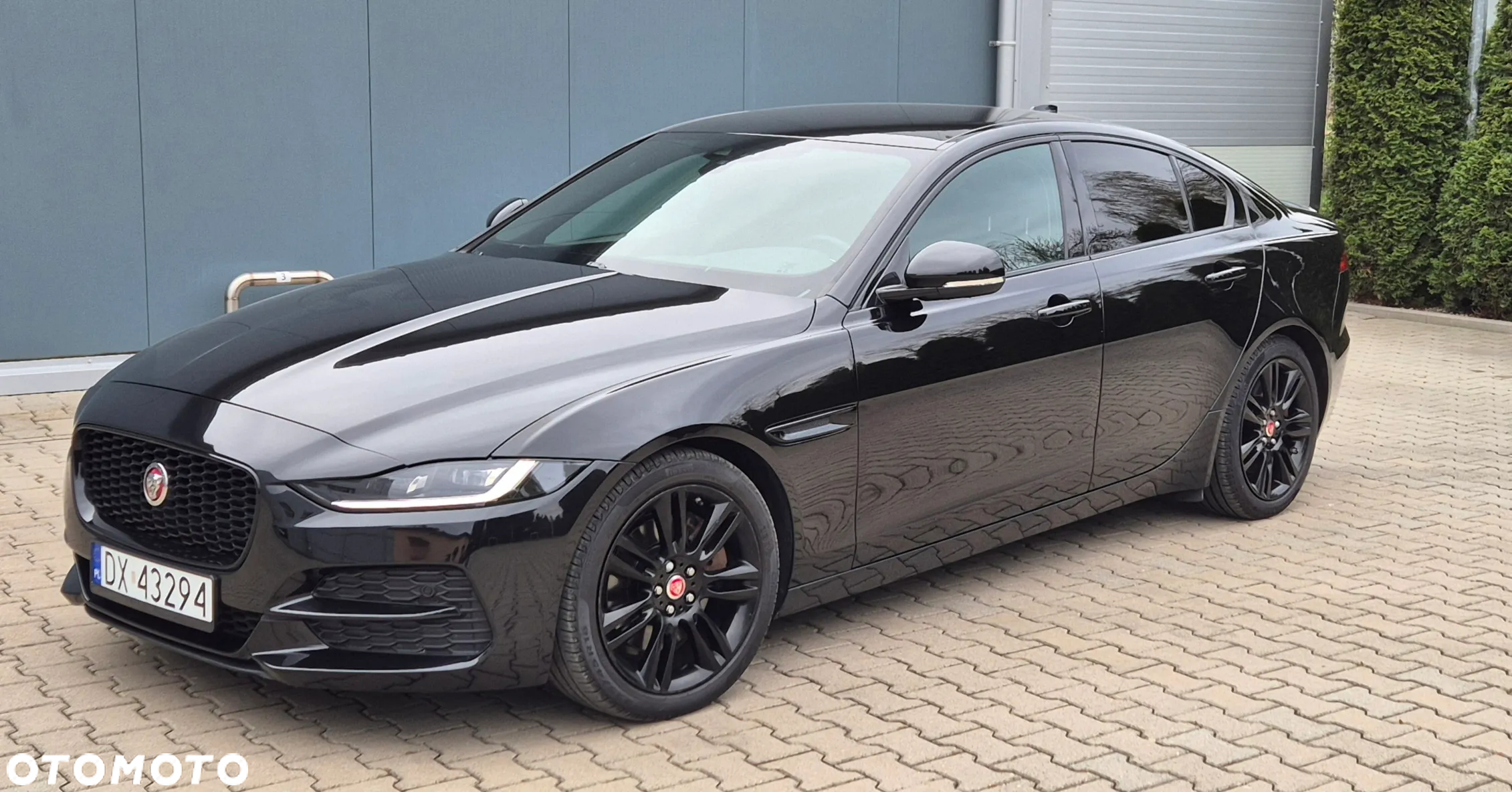 Jaguar XE - 4