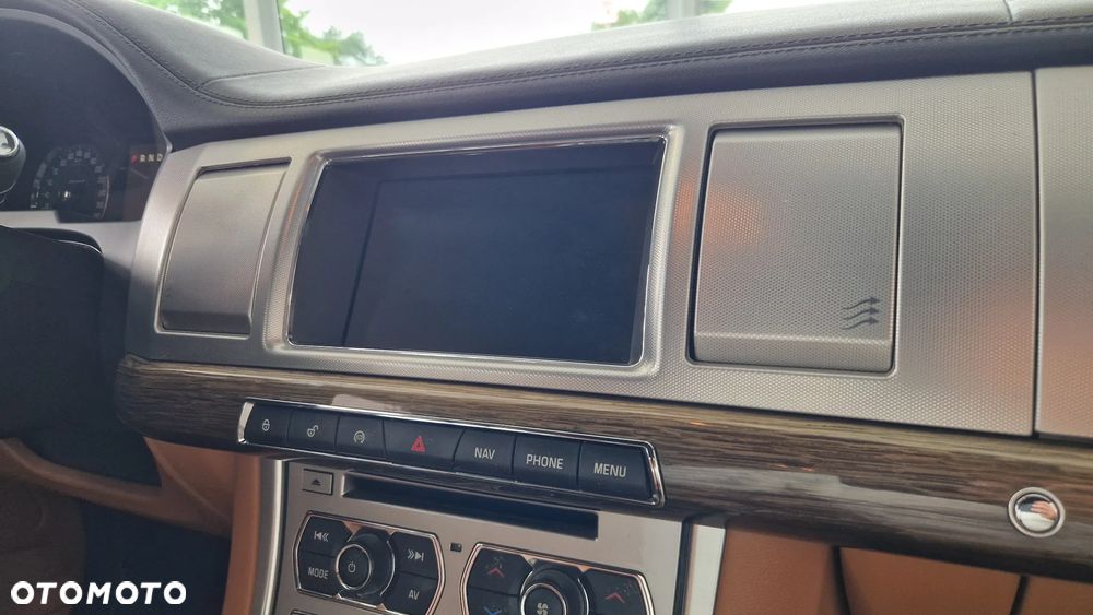 Jaguar XF 3.0 V6 D Premium Luxury - 24
