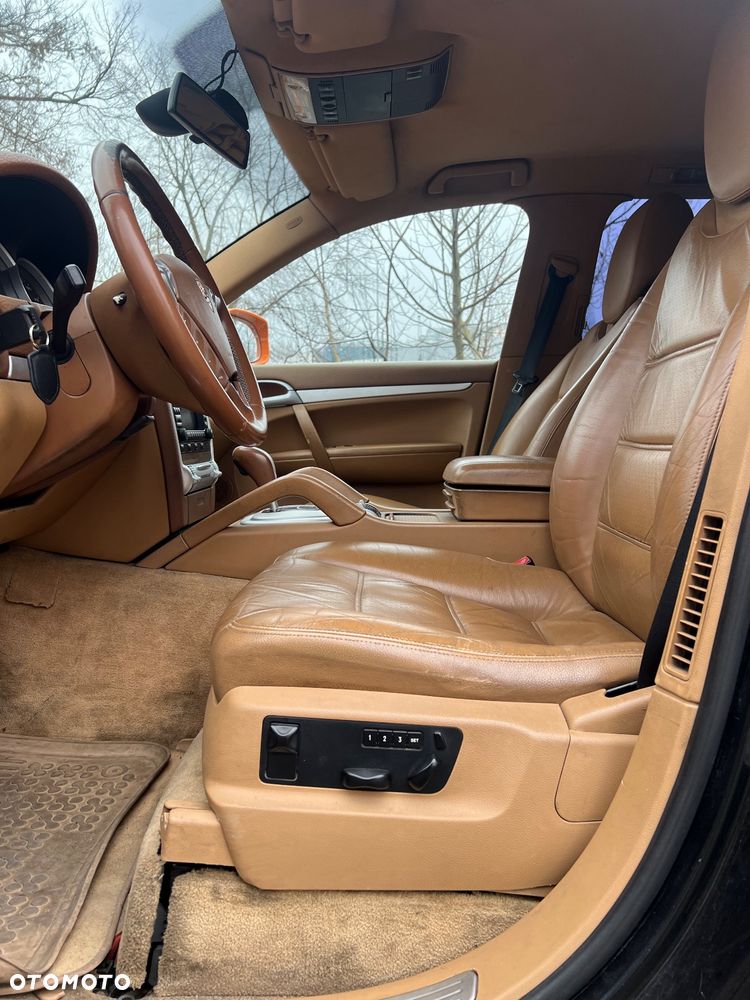 Porsche Cayenne - 34