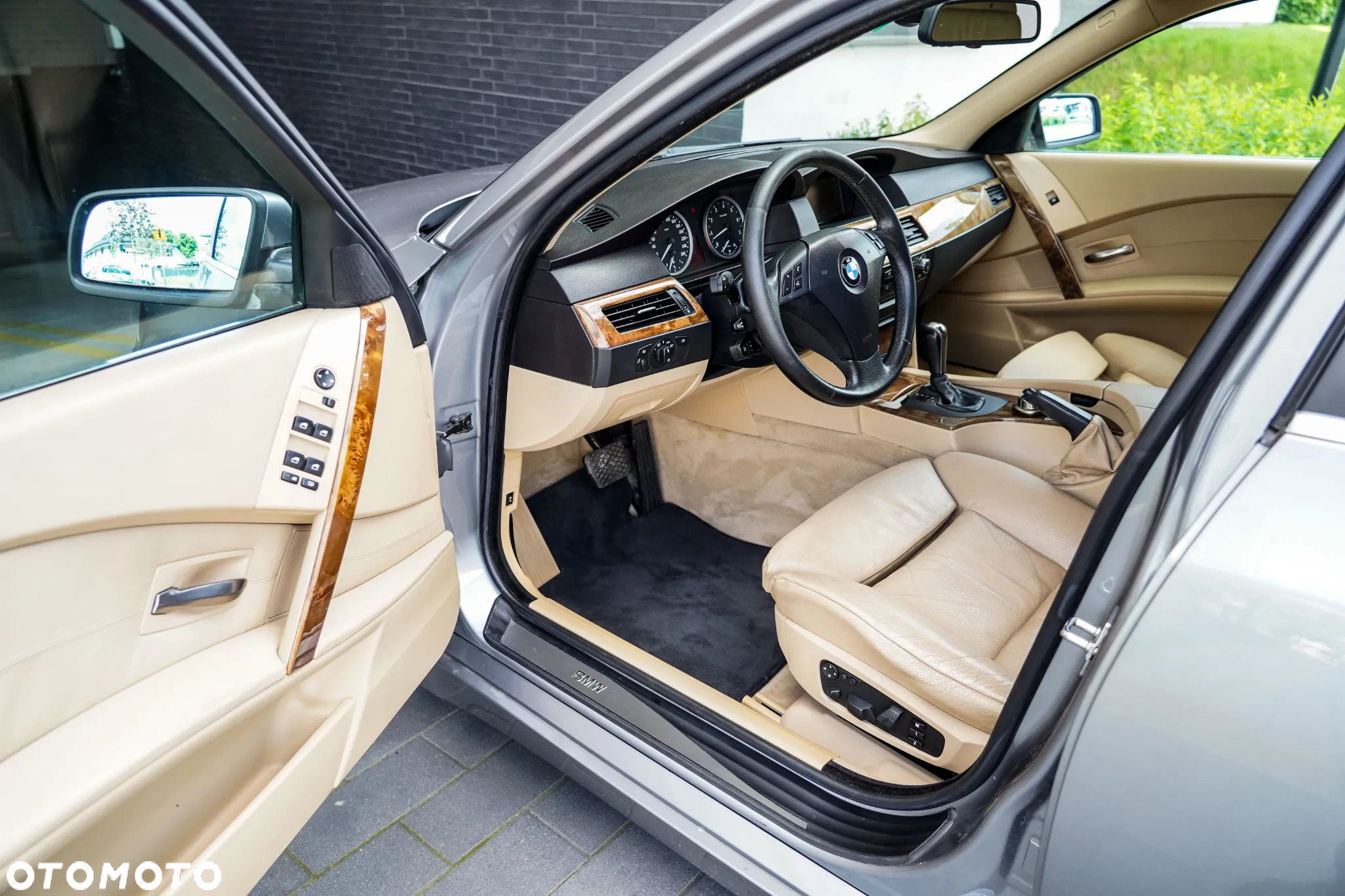 BMW Seria 5 525xi - 18