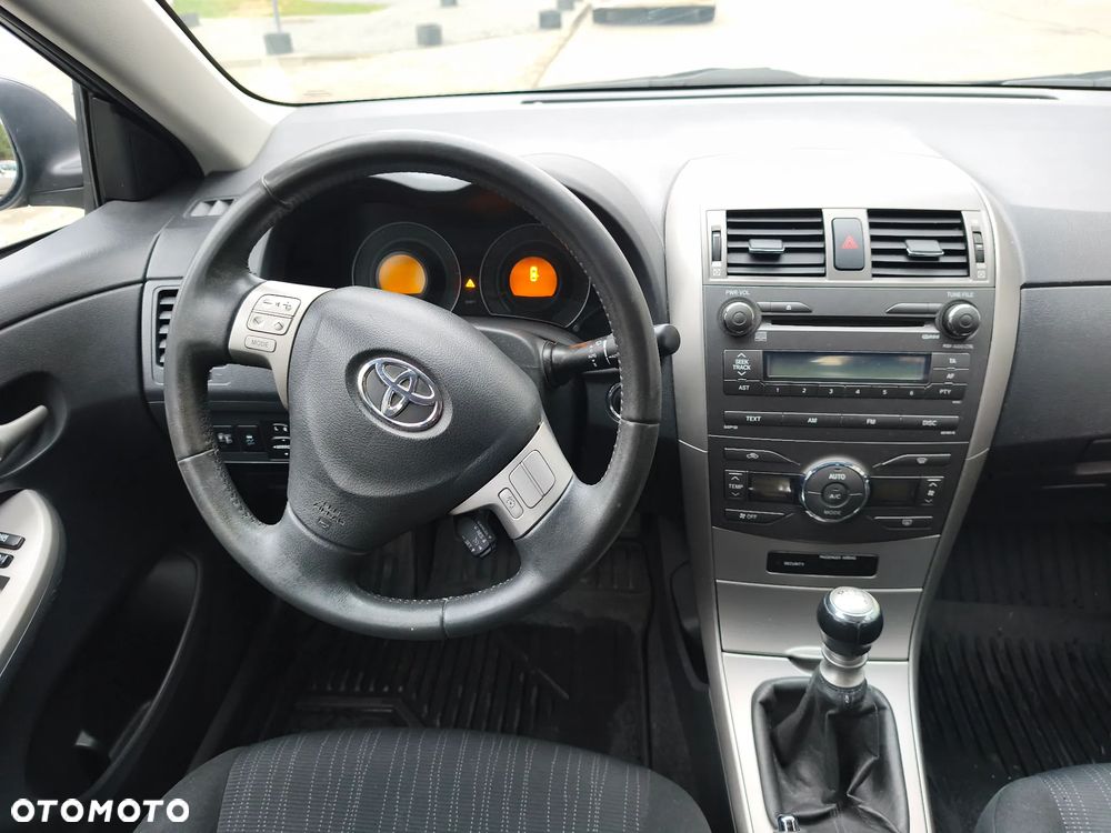 Toyota Corolla 1.6 2010 - 13
