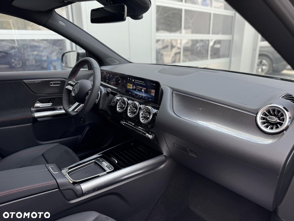 Mercedes-Benz GLA 200 AMG Line - 17