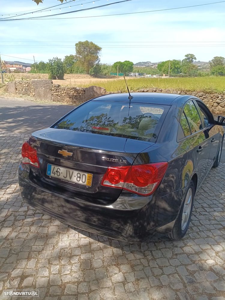 Chevrolet Cruze 1.6 LS - 6