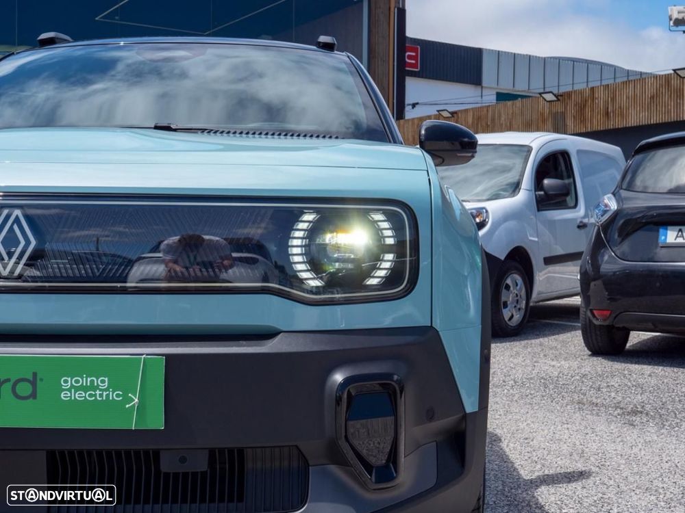 Renault 4 E-Tech 52 kWh Iconic Autonomia Conforto - 8