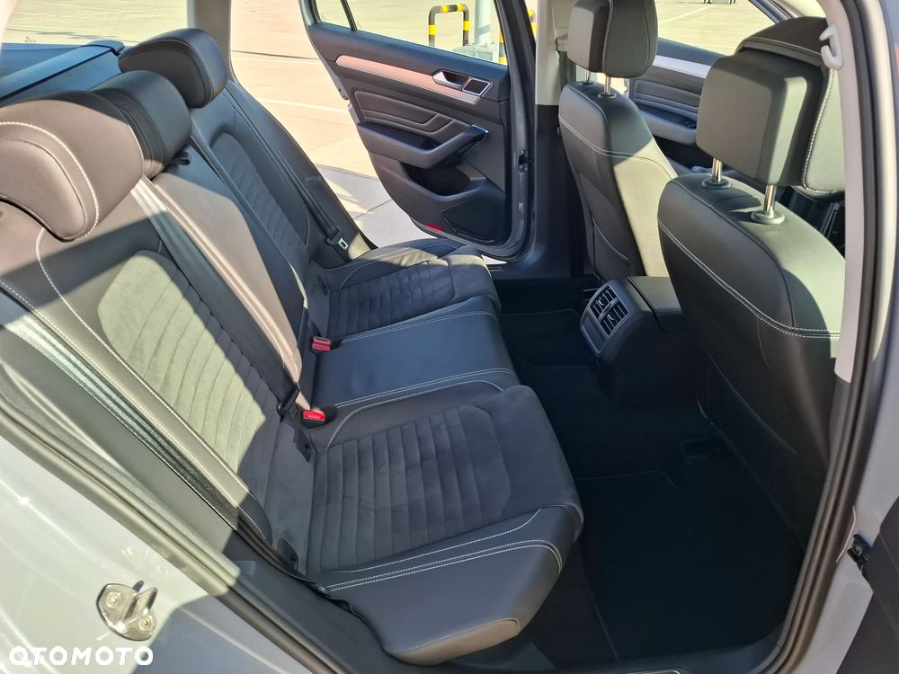 Volkswagen Passat Variant 1.5 TSI EVO Elegance DSG - 31