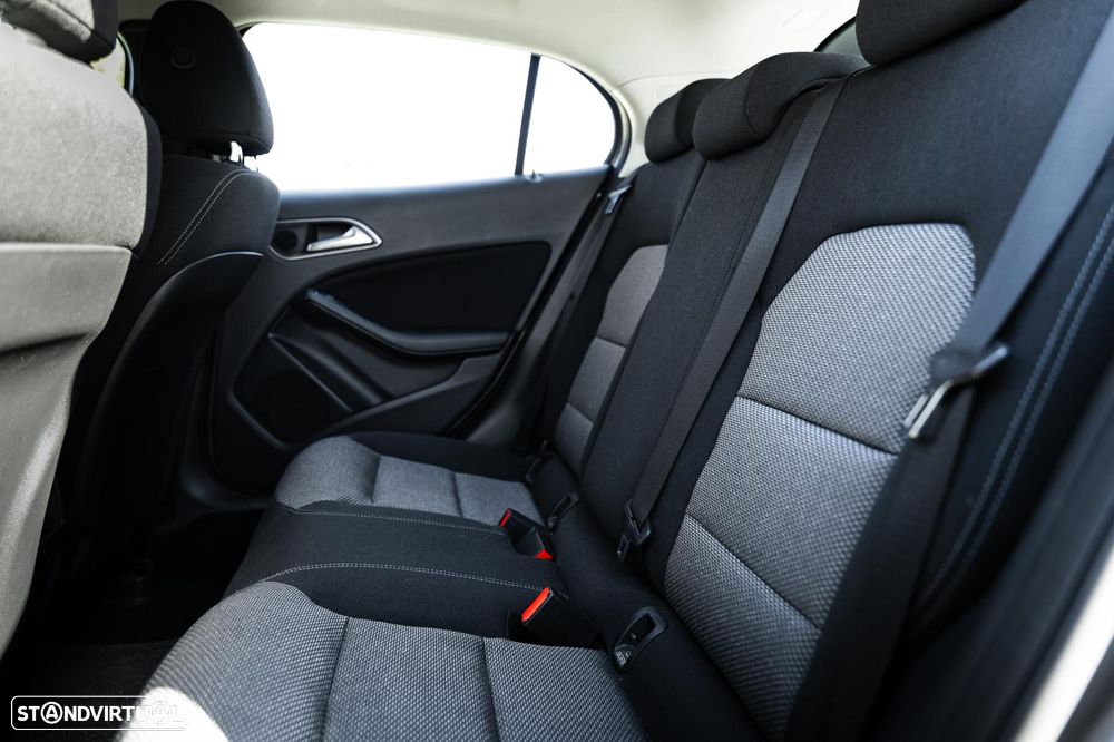 Mercedes-Benz GLA 180 CDI Urban - 27