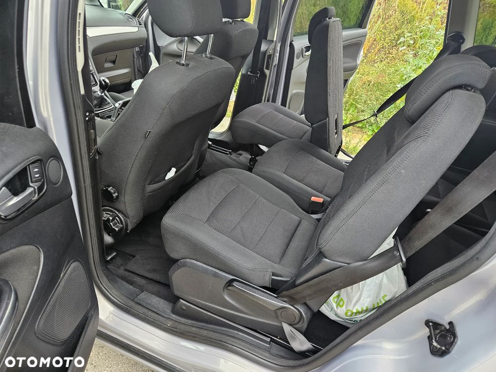 Ford S-Max - 12