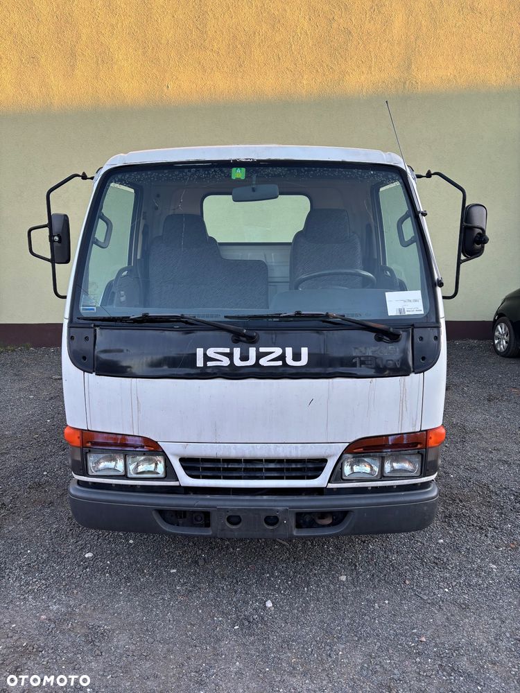 Isuzu NKR-77 - 2