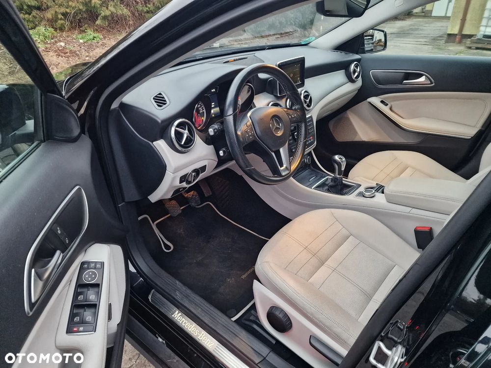 Mercedes-Benz GLA 200 UrbanStyle Edition - 14