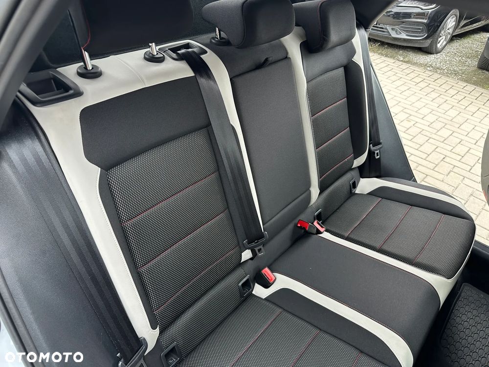 Volkswagen T-Roc - 26