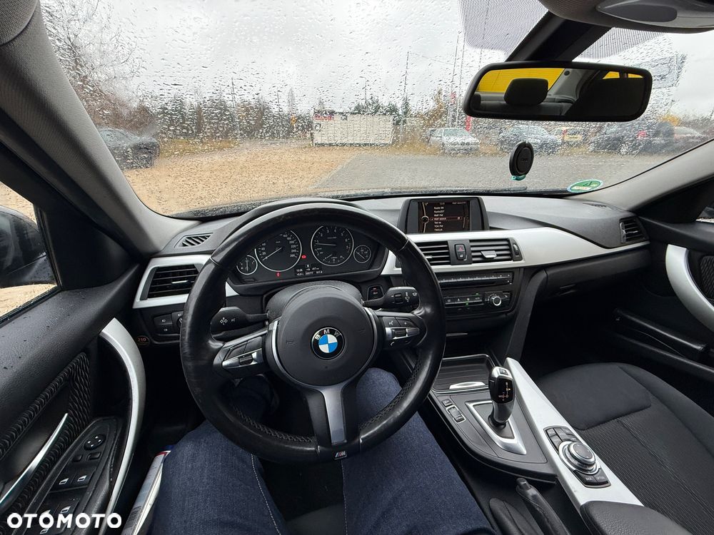 BMW Seria 3 320i xDrive - 16