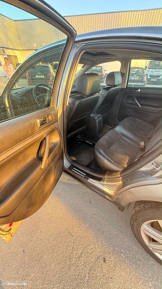 VW Passat 1.9 TDi Highline - 12