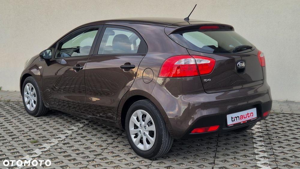 Kia Rio 1.2 L - 3