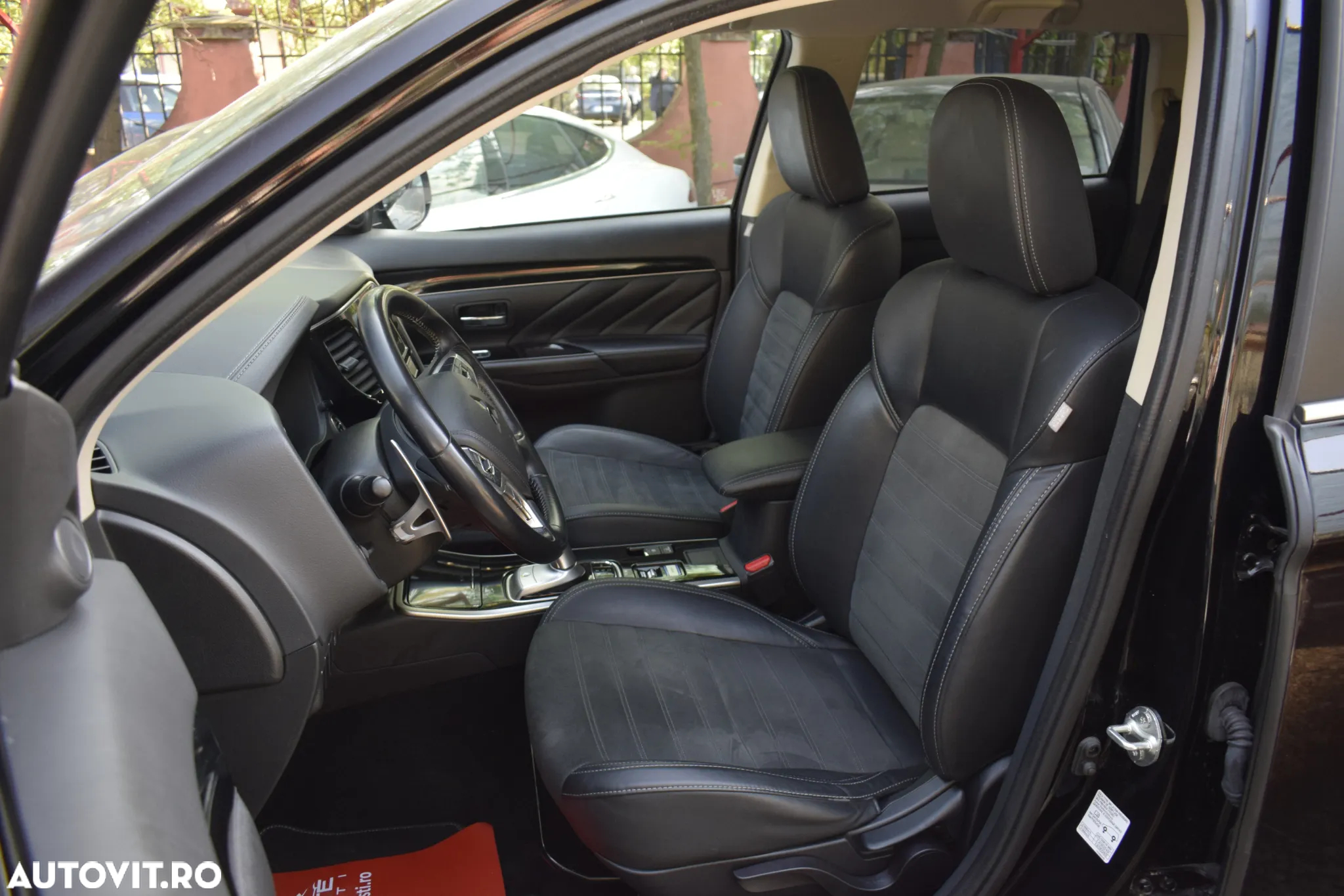 Mitsubishi Outlander PHEV 2.4 L 4X4 Intense - 7