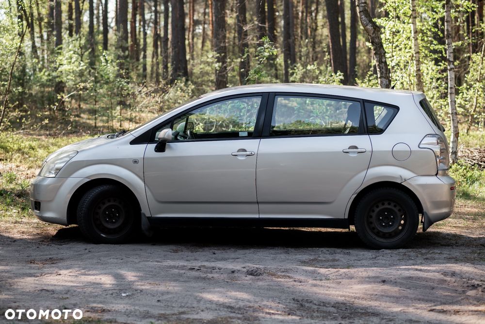 Toyota Corolla Verso 2.2 D-4D Sol + - 6