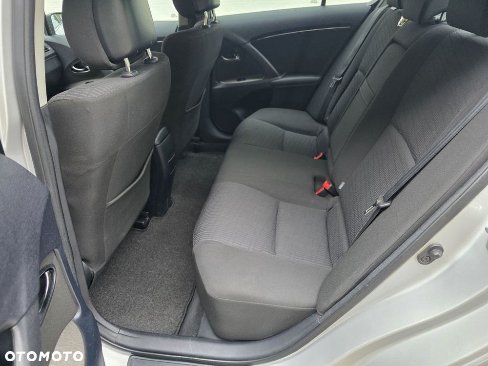 Toyota Avensis 1.8 Sol - 10