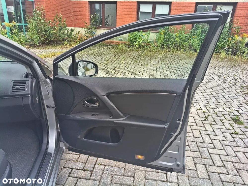 Toyota Avensis 1.6 Active - 23