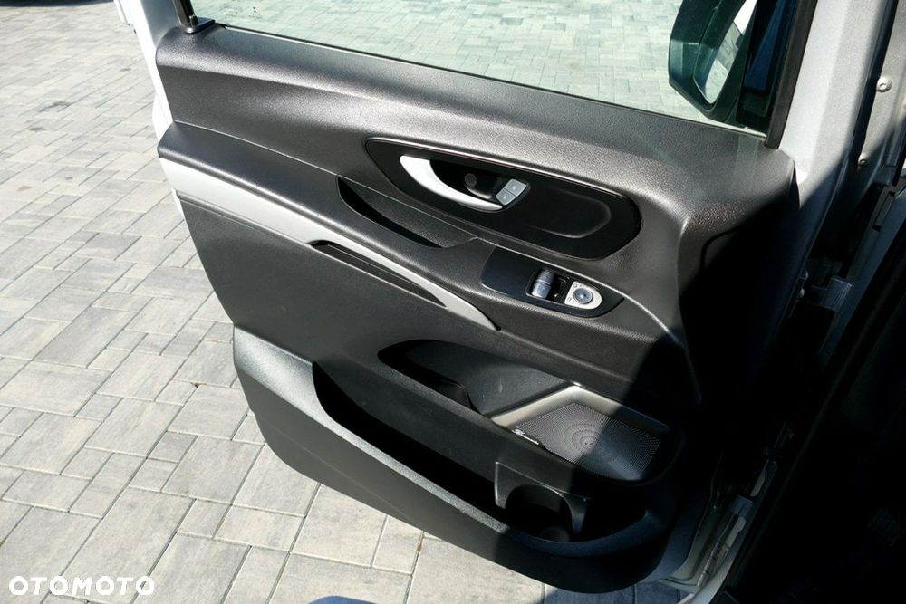 Mercedes-Benz Klasa V - 20