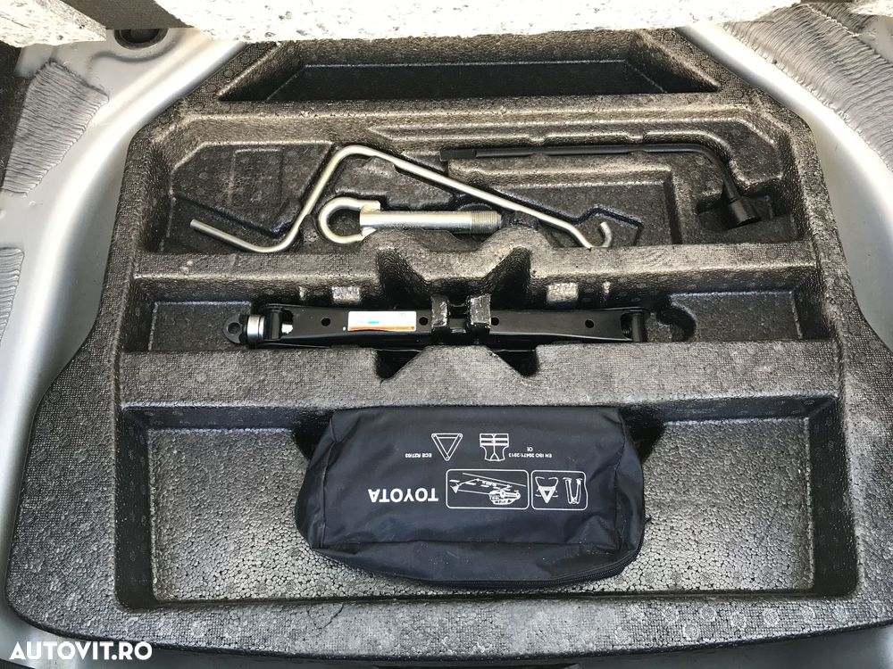 Toyota Auris 1.8 L VVT-i Sol+ - 37