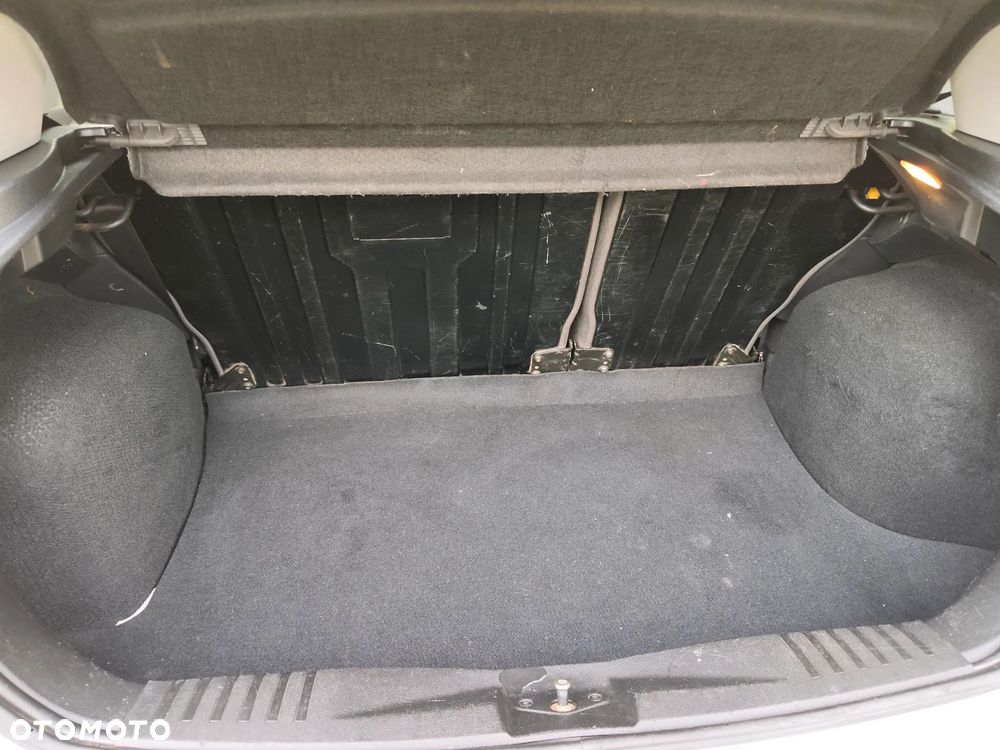 Ford Fiesta 1.3 Ambiente - 30