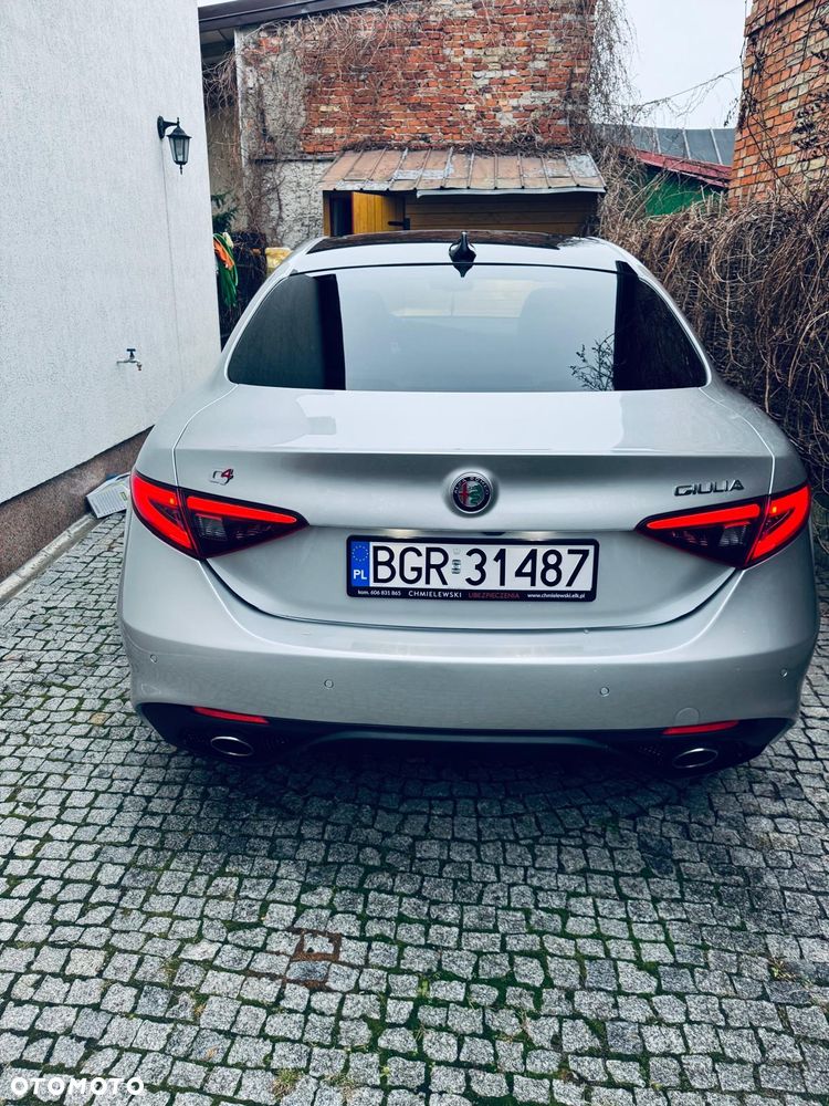 Alfa Romeo Giulia 2.2 AT8-Q4 Veloce - 4