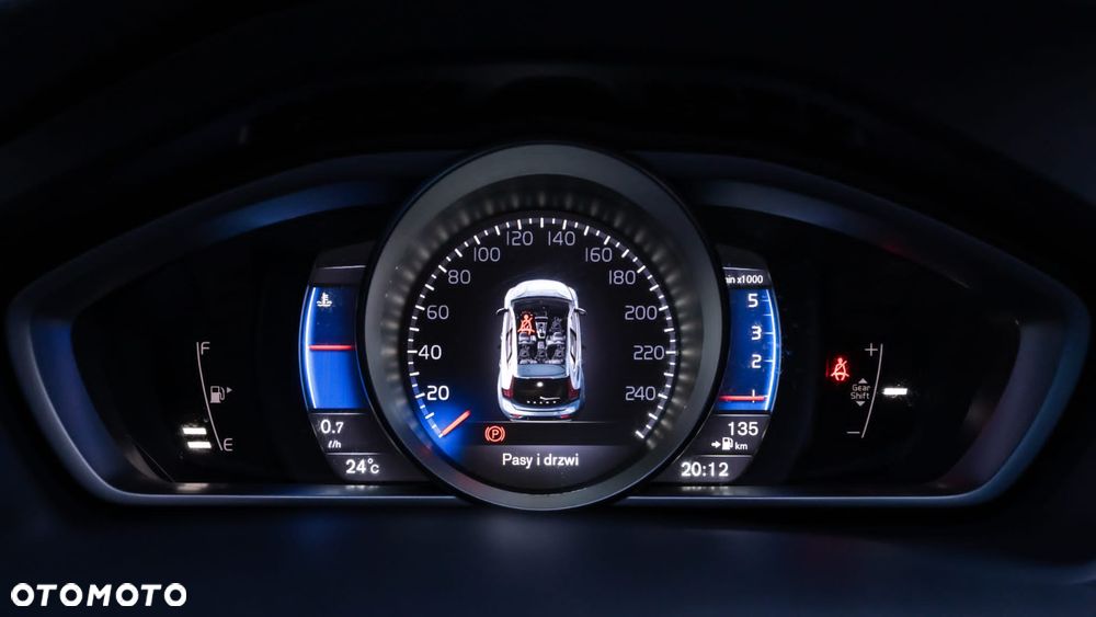 Volvo V40 D2 Drive-E R-Design Momentum - 12