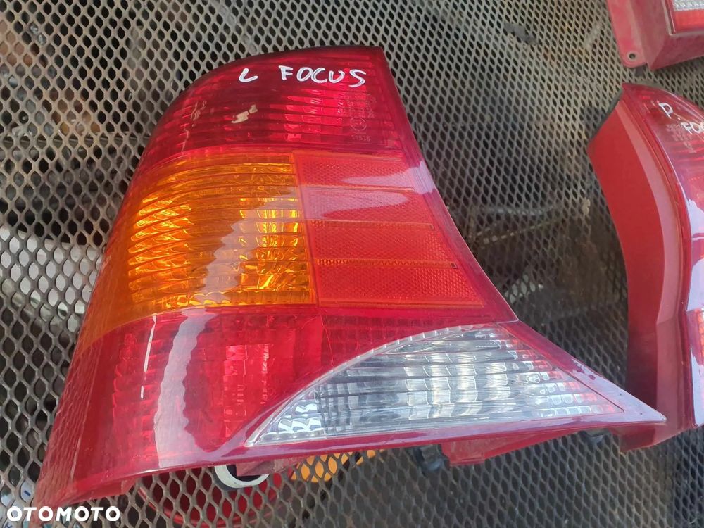 Ford Focus Mk1 Sedan 1998-2004 Lampy tyne prawa,lewa. - 2