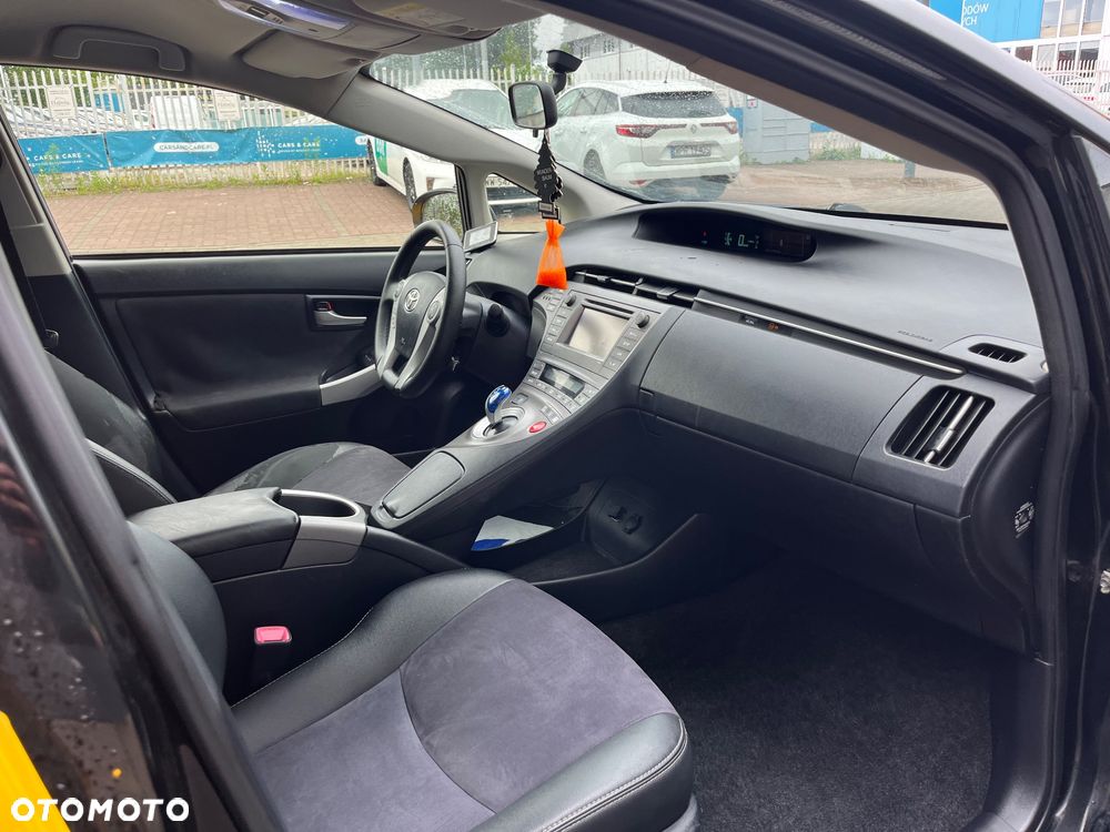 Toyota Prius 1.8 HSD Active - 25
