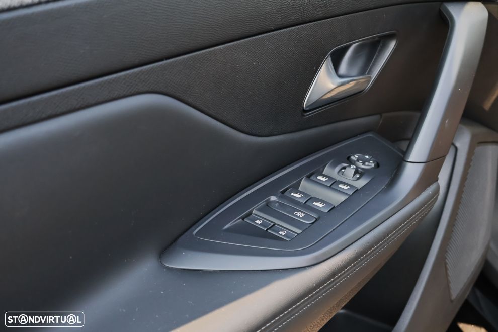 Peugeot 408 1.2 Hybrid Allure e-DCS6 - 17
