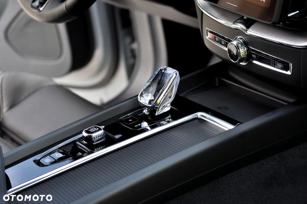 Volvo XC 60 B5 B AWD Plus Dark - 21