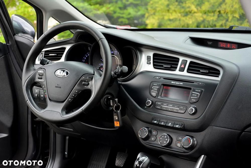 Kia Ceed 1.4 CVVT Dream Team Edition - 25