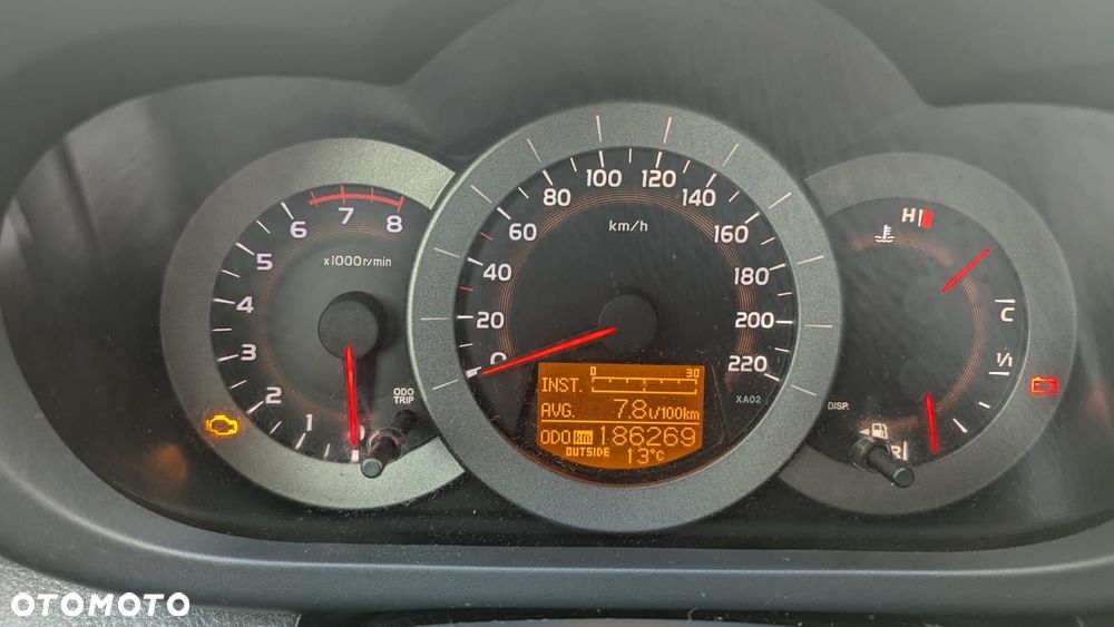 Toyota RAV4 - 10