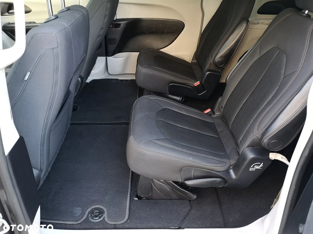 Chrysler Pacifica - 23