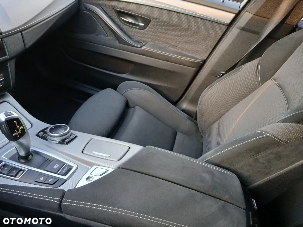 BMW Seria 5 520d xDrive - 16