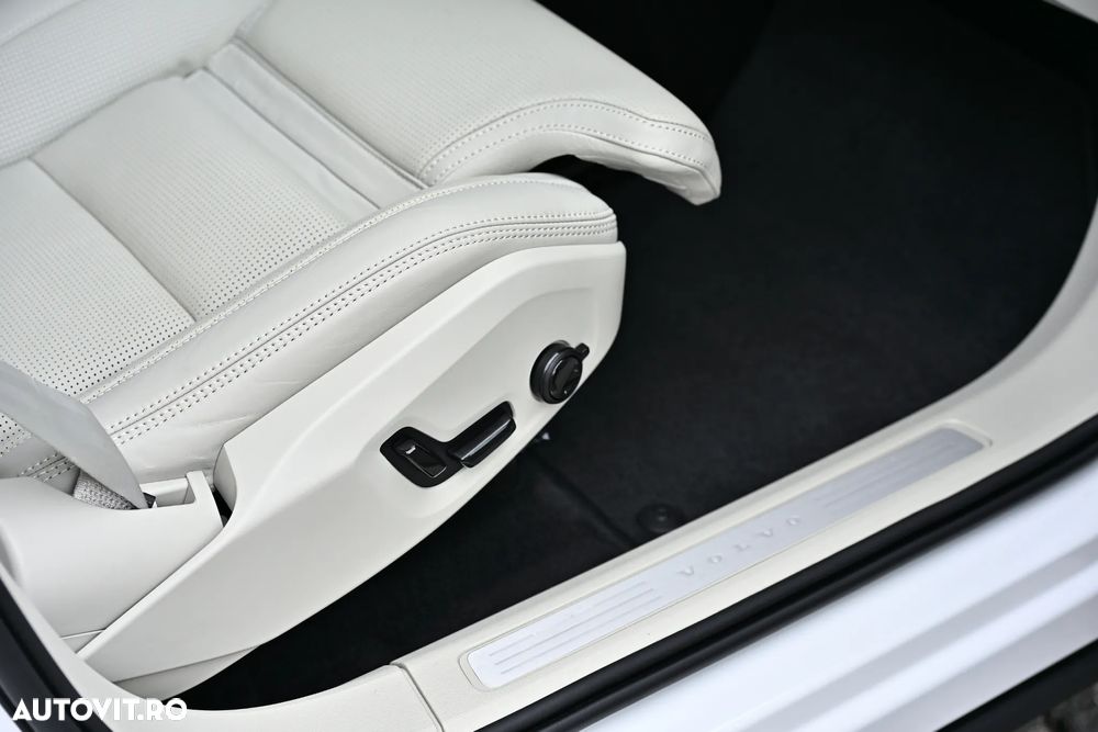 Volvo XC 60 B4 MHEV AT8 AWD Inscription - 26