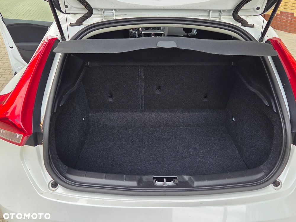 Volvo V40 T2 Momentum - 28