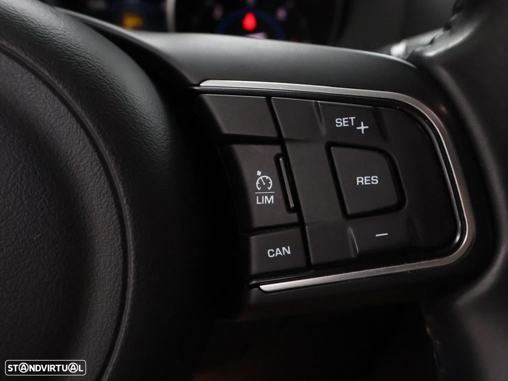 Jaguar F-Pace 2.0 i4D R-Sport - 19