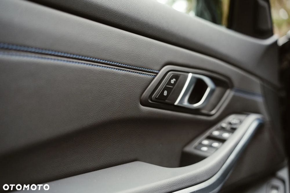 BMW Seria 3 320d xDrive M Sport - 11